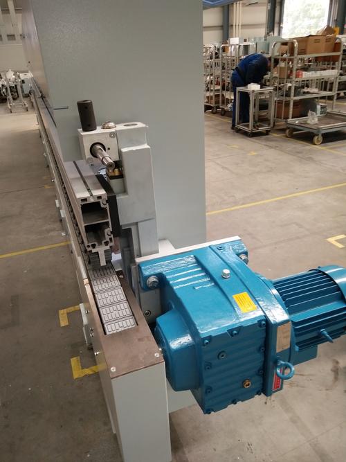 銷售減速機及加工定制非標減速機,等先進的機械設備和成套產品的現場